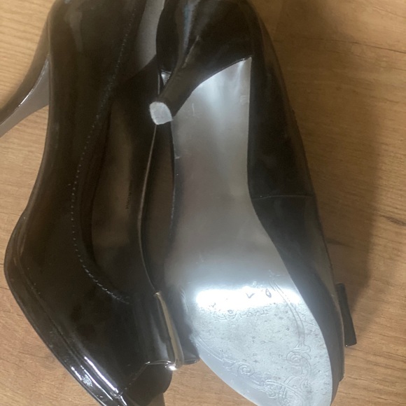 Tahari Relate Patent Leather Bow Peep Toe Heels - Picture 7 of 11